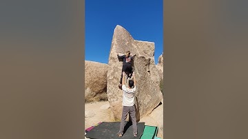 Joshua Tree Bouldering - Riff Raff (V0)