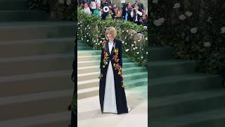 Anna Wintour Llega A La #Metgala Con Su Look De Loewe