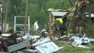 U.S. tornadoes: deadly storms rip through U.S.