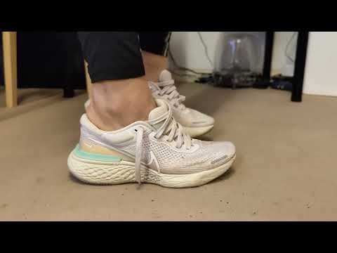 Kate Nike Zoox Invincible sockless shoeplay
