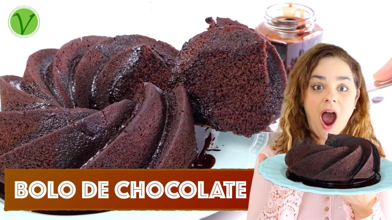 Bolo de chocolate vegano com especiarias e calda de chocolate