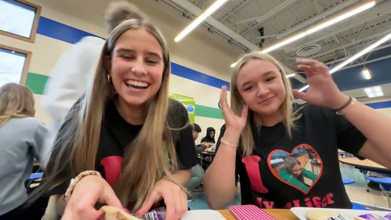 Elle’s Vlog! Sorry for the break 😔 Epic shirts!