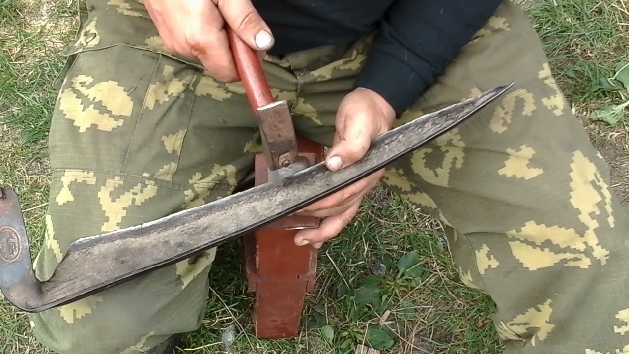 Kapitola 1 - Potřebný základ pro úspěšné naklepání kosy a babka ze starého pilníku.