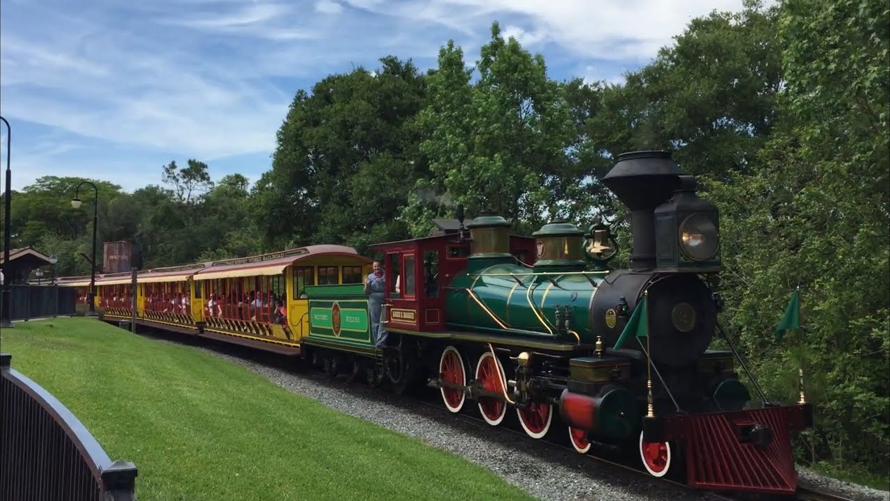 WDWRR Train #3 leaving the Frontierland Station - Magic Kingdom Park - 5/15/16 (1080p) HD
