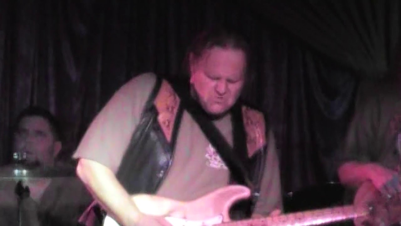 Catfish Blues (Robert Petway) Walter Trout LIVE The Blue Cafe
