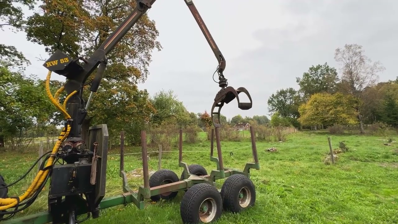 Lastartraktor med Skogsvagn VOLVO-BM T 650