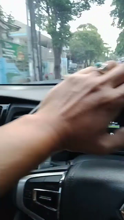 story wa setir mobil jalan sore hari