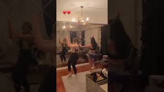 Arapça Şarkılarla Dans Etmeyi Seviyorum