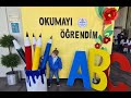 Berkay Elif'in okulunda. Elif ve arkadaşları okulda müzik dinletisi