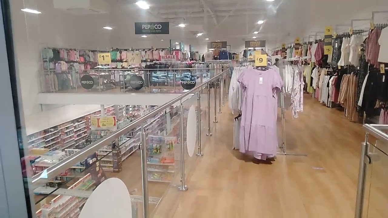 Phoenix Platform Lift @ Poundland/Pep & Co in Crayford Tower Retail Park