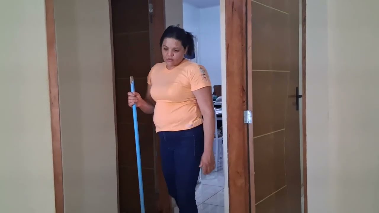 AO CHEGAR EM CASA TOMEI UM SUSTO COM TANTA ÁGUA DENTRO DE CASA.