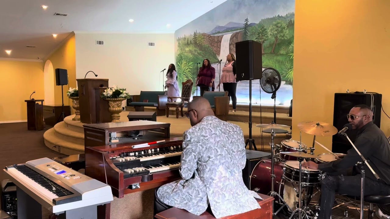 Chris Rainwater sings “Let go Let God” on Drums at Compassionate Community Church in Dallas,Tx 🎶🎤🔥