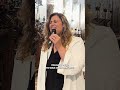 Elise Mannah zingt ‘You Raise Me Up’ in deze bijzondere kerk in Oxford - Nederland Zingt
