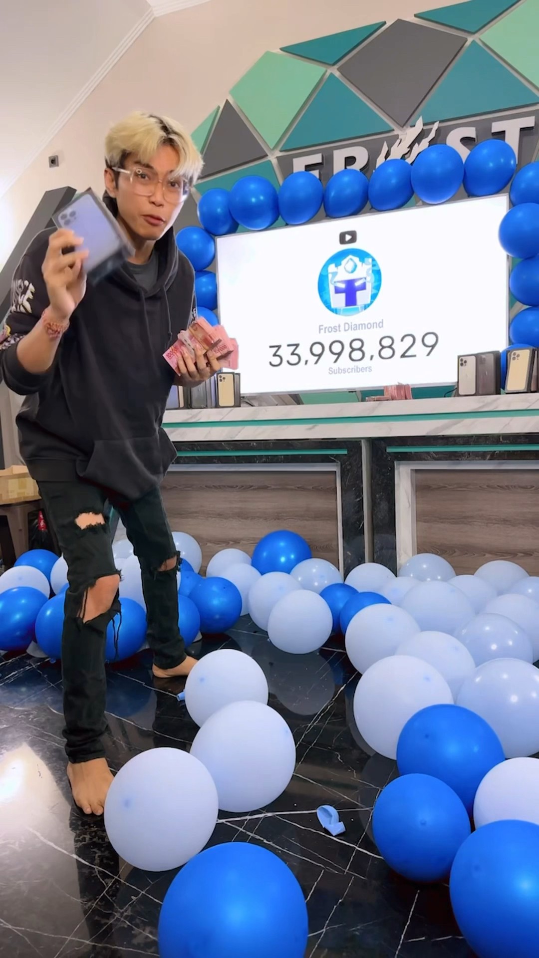 Iphone or 100 million rupiah? Letsgo to hit 34 million subscribers+++ !!! #frostyoutube