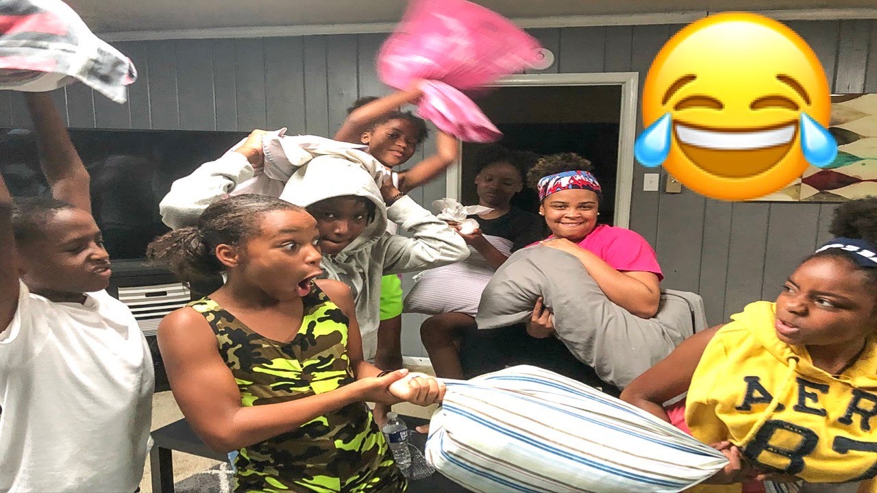 LATE NIGHT CRAZY PILLOW FIGHT!!! WINNER GET'S 10,000!!! YouTube