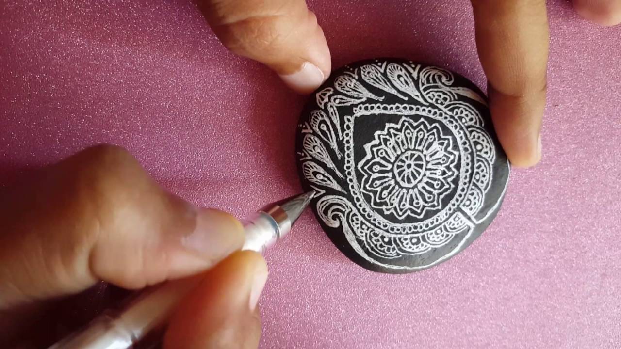 Tutorial-Doodling Mandala on a pebble