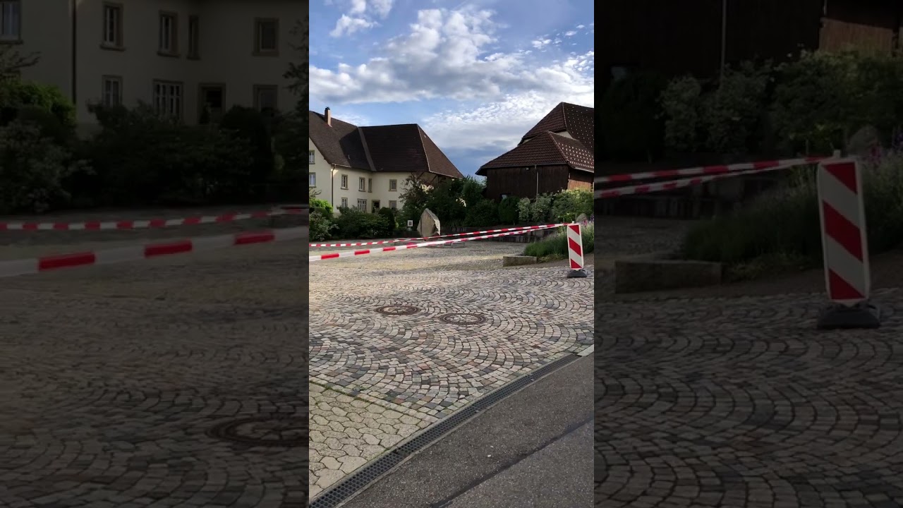 Absperrung für das schwere Gerät für den nächsten Bauabschnitt: Entnahme  des Bodens