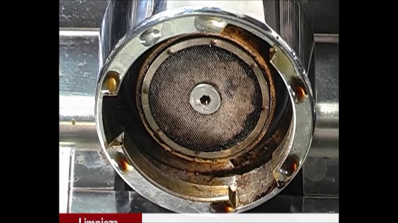 Limpieza y mantenimiento de una maquina de café espresso