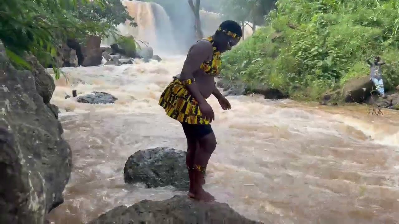 African /ART / Village / waterfall
