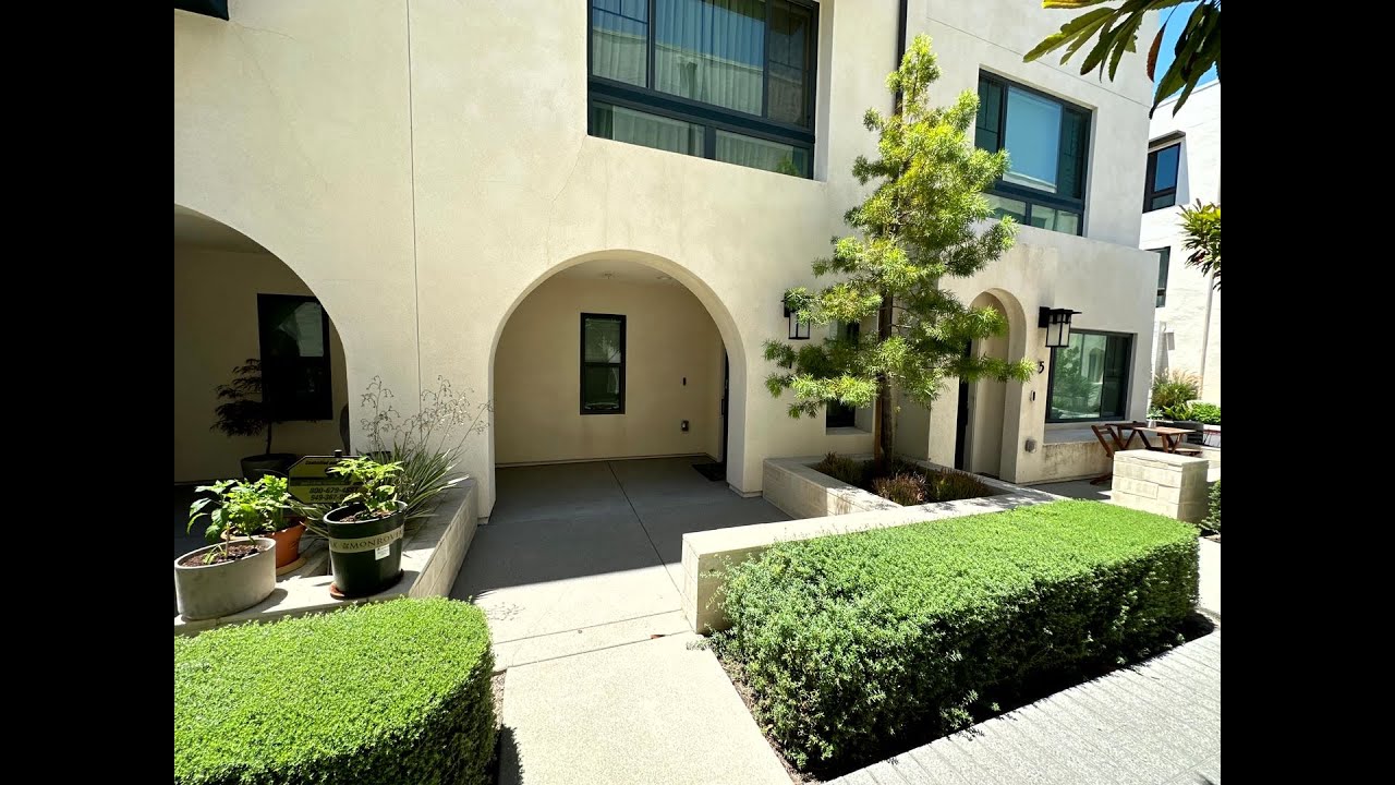 Los Angeles Townhomes for Rent 2BR/2.5BA by Property Managers in Los Angeles