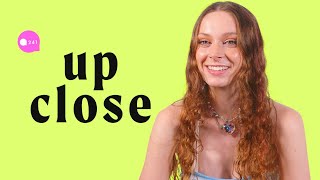 Download Lagu Holly Humberstone on Songwriting, Texting With Lorde and Touring With Olivia Rodrigo | Cosmo UK MP3