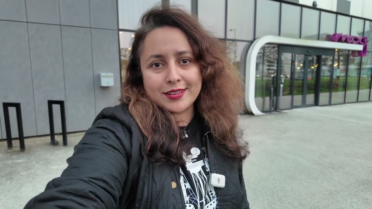 Best VALUE Hotel Near Disneyland Paris? | MOXY Val d’Europe Hotel Tour 🏨