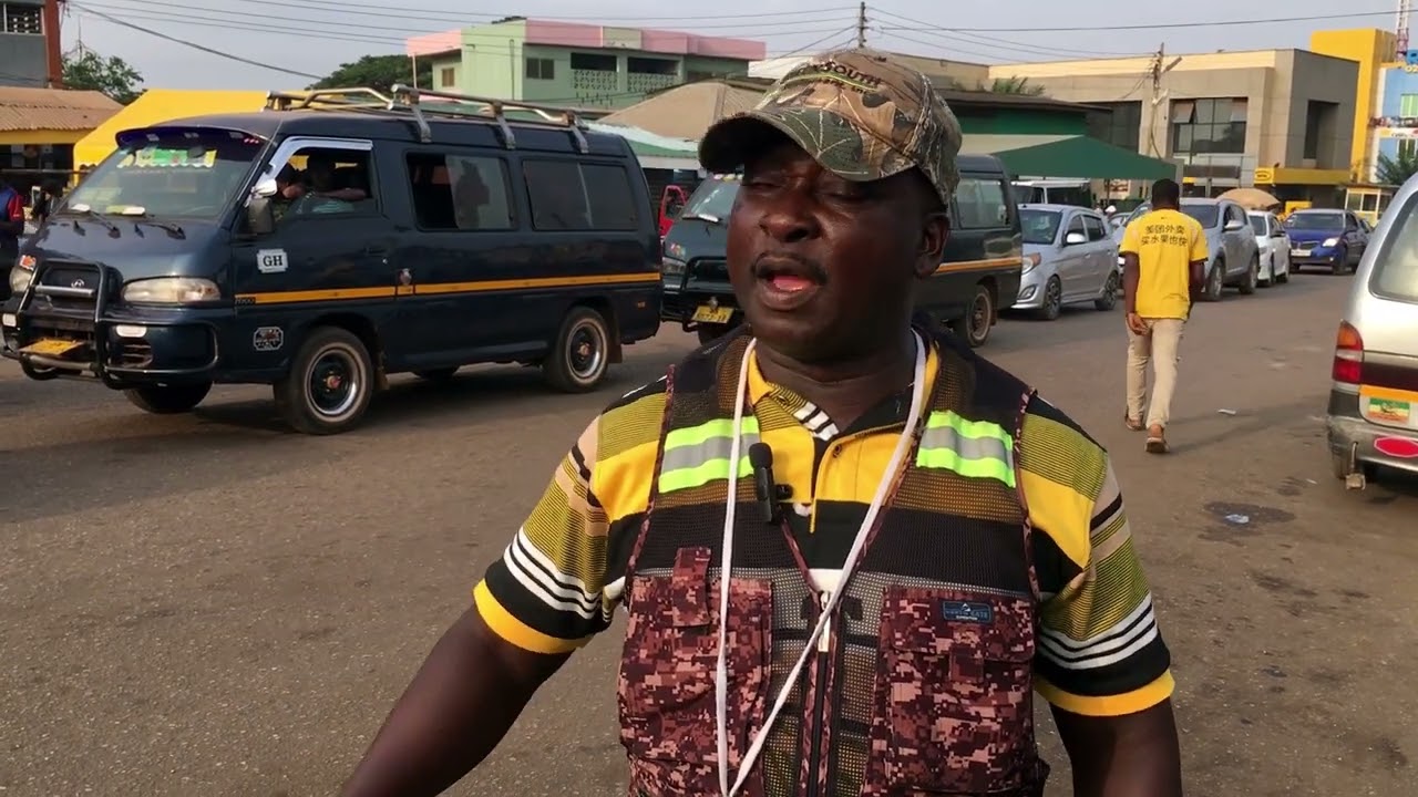 NO ONE PAY US-Meet the man who direct traffic at Madina Zongo Junction.