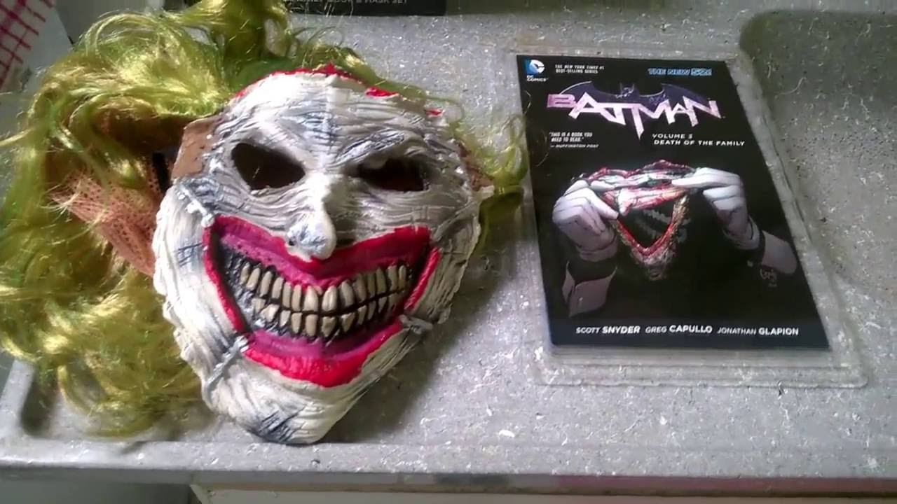 Unboxing: Livro - Batman: Death of The Family (Book + Joker Mask Set) -  YouTube