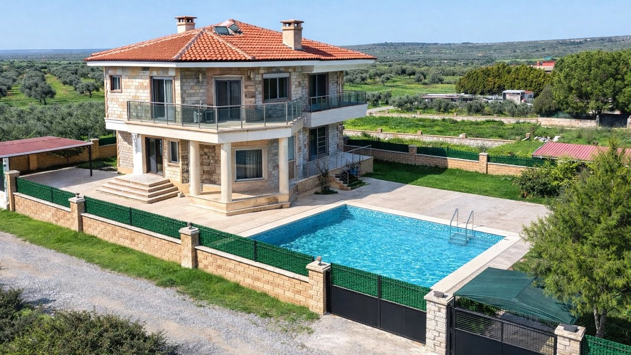 Didim’de satılık 4 + 1 geniş bahçeli büyük havuzlu villa /mksemlak