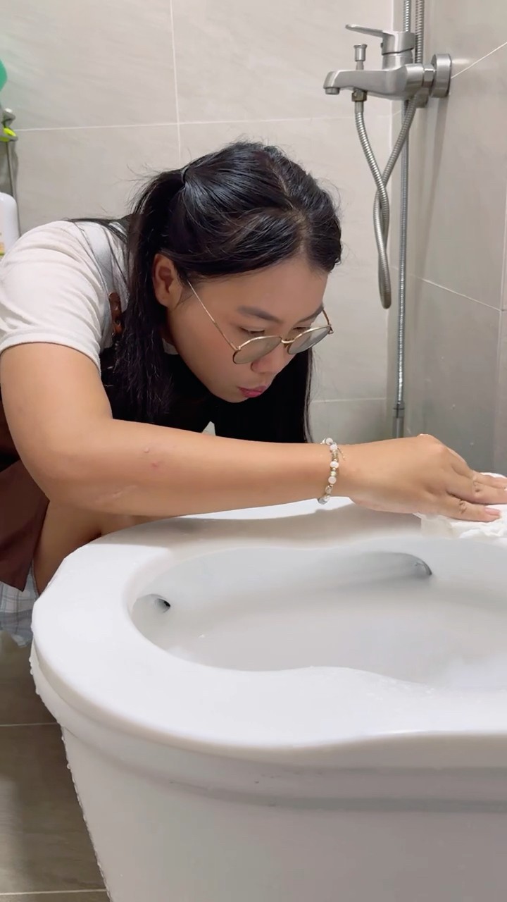 LNS shorts: My son likes to go to the toilet ??