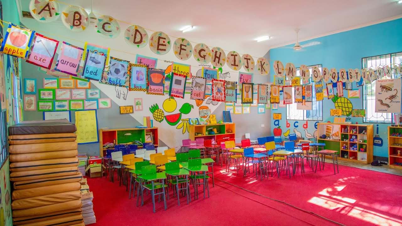 Tazama Darasa la awali na wanafunzi wa awali Kwa shule za kulipia (private school)wakiimba