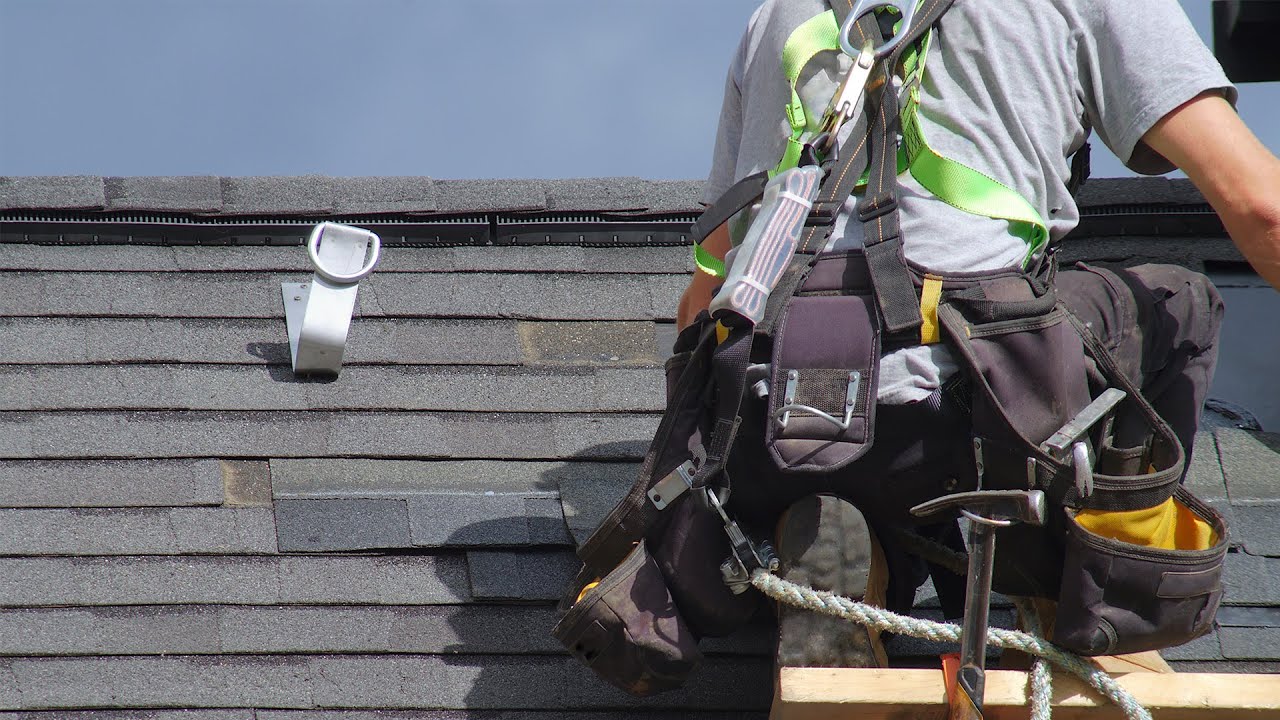 Emergency Roof Repair: How to Handle Roof Emergencies Swiftly and Safely