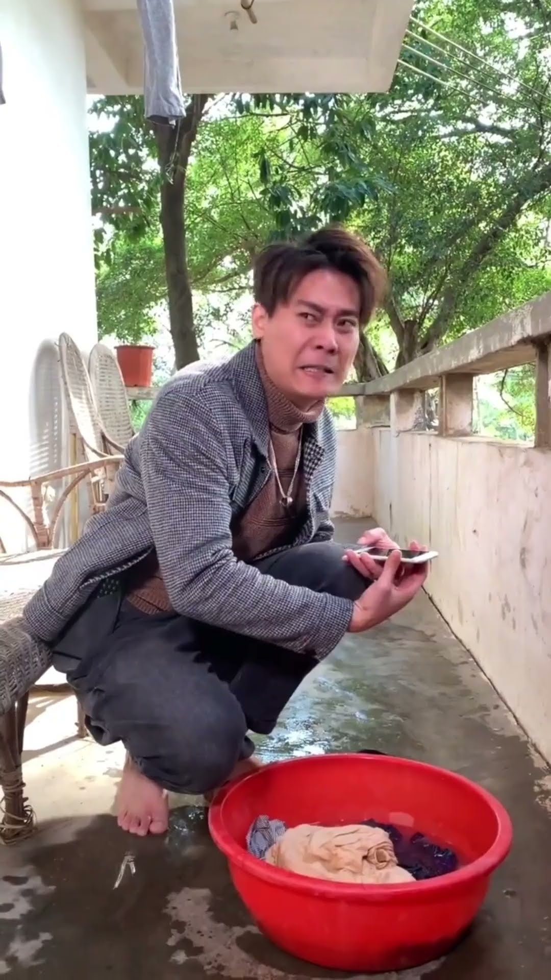 Oops, I washed my mom's phone. #shorts#guige