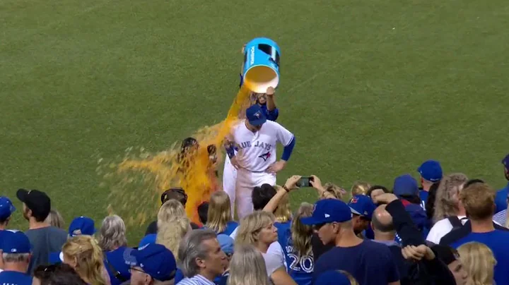 Gotta See It: Hazel Mae gets Powerade shower while interviewing Smoak