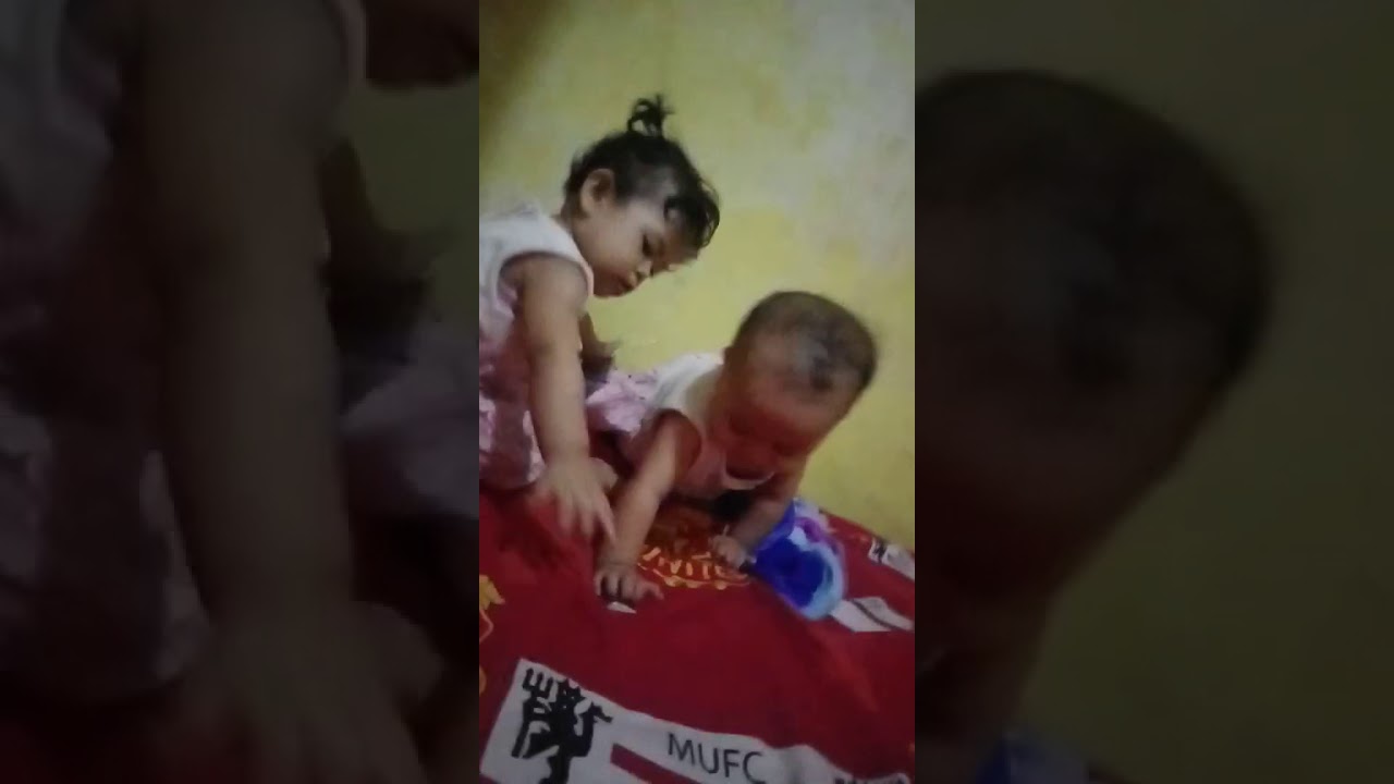 Kembar tapi beda - YouTube