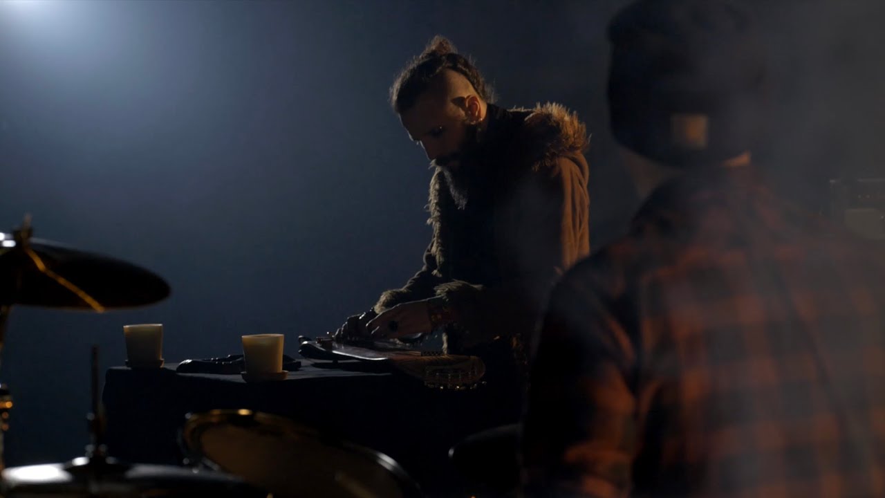 LEV RADAGAN - VOODOO CHILD / EVIL GIRL (SKATEBOARD SLIDE GUITAR)