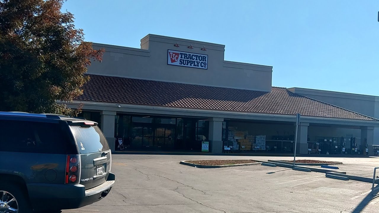 Tractor supply walk around and thankful Thursday 