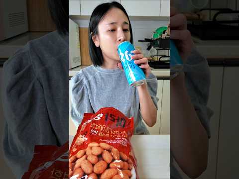 <strong>캬</strong> 맥주에 마라땅콩 먹방 #shorts