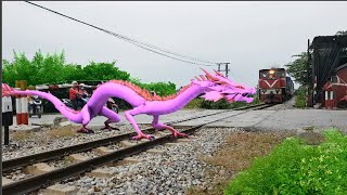 Con Rồng Dừng Lại Nhìn Đoàn Tàu Hỏa Chở Khách 2 | Trains And Dragon