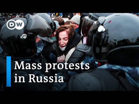 Russia protests: How scared is Putin of Navalny? | DW News