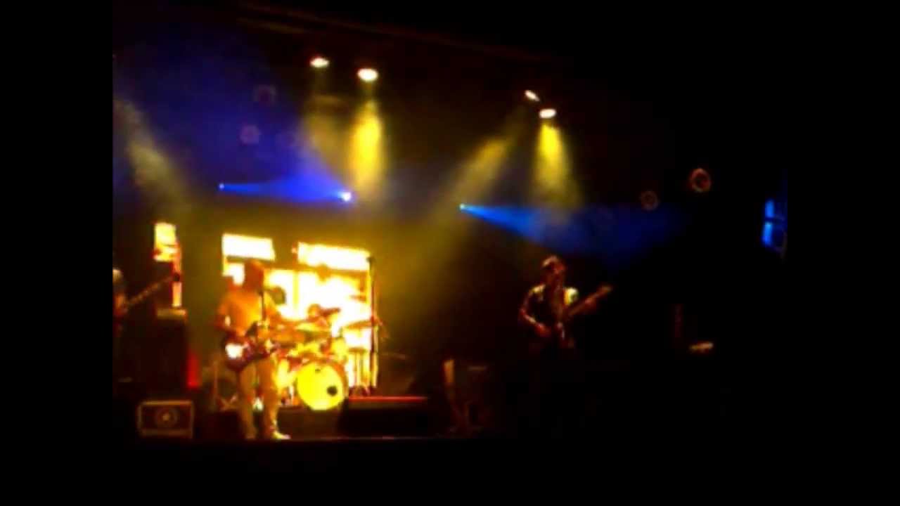 Assista a English Tea Oasis Covers // Don't Look Back In Anger // The Roxy 4-5-2013 no YouTube Assista a English Tea Oasis Covers // Don't Look Back In Anger // The Roxy 4-5-2013 no YouTube