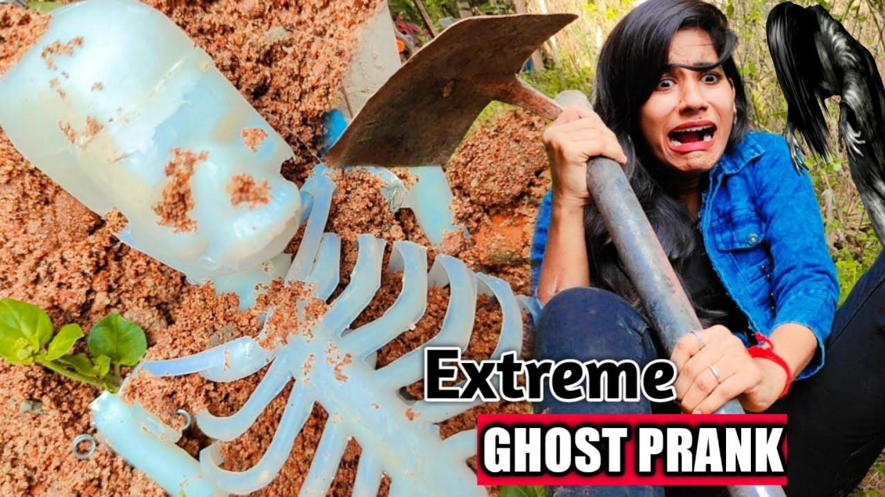 SCARIEST 👻 GHOST PRANK ON SISTER || PRANK WAR 💔💔💔 MRDAGAALTY || - YouTube