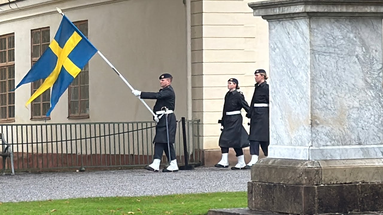 2025-10-22 Drottningholms Slott vaktavlösning FömedC Göteborg - Ledningsregementet Enköping 