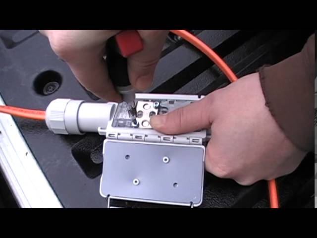nVent RAYCHEM RayClic Power Connection Kit Installation - YouTube