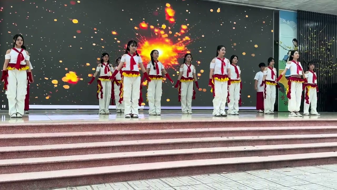 Dance “Viết tiếp câu chuyện hoà bình - Vinh quang đang chờ ta”