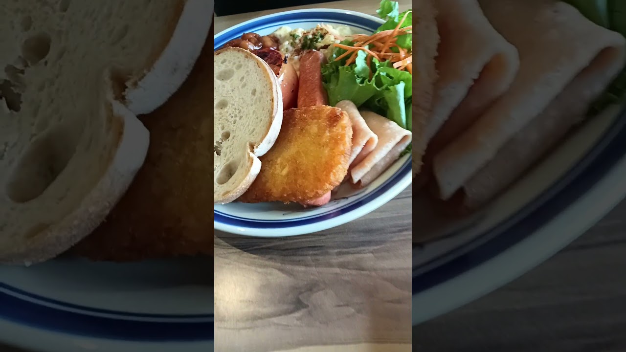 Healthy Option cafe in Brunei with Food. 