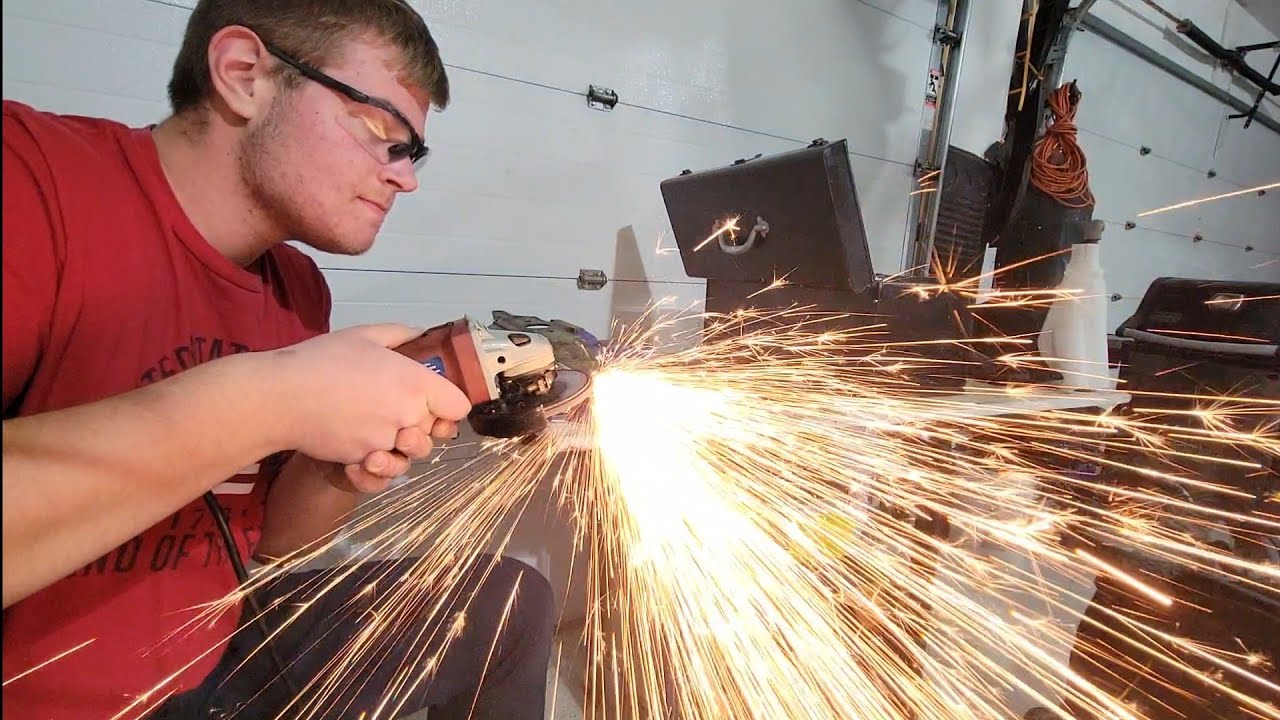 HOW TO SHARPEN AND BALANCE MOWER BLADES HOW TO USE AN ANGLE GRINDER FOR BLADES USING A FLAPPER