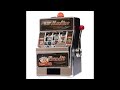 Звук монеты падают из игрового автомата.The sound where the coins fall from the slot machine.