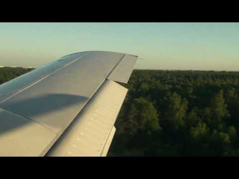 Piper Seneca, 8 bumpy landings (wing view) [HD 1080]