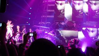 Britney Spears - I'm a Slave 4 U (Live in Arena Zagreb, 1.10.2011)